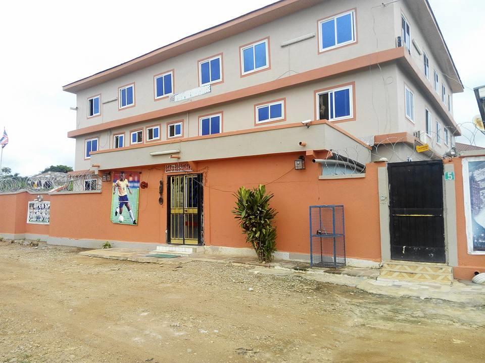 Open Space Hotel Kumasi Extérieur photo