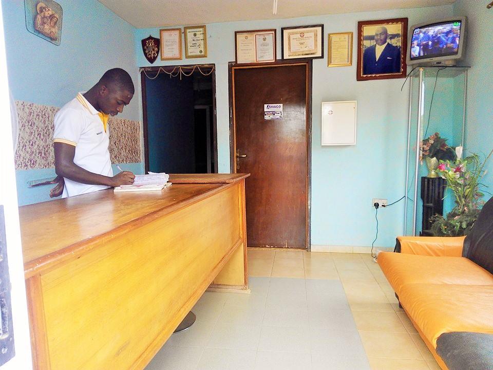 Open Space Hotel Kumasi Extérieur photo