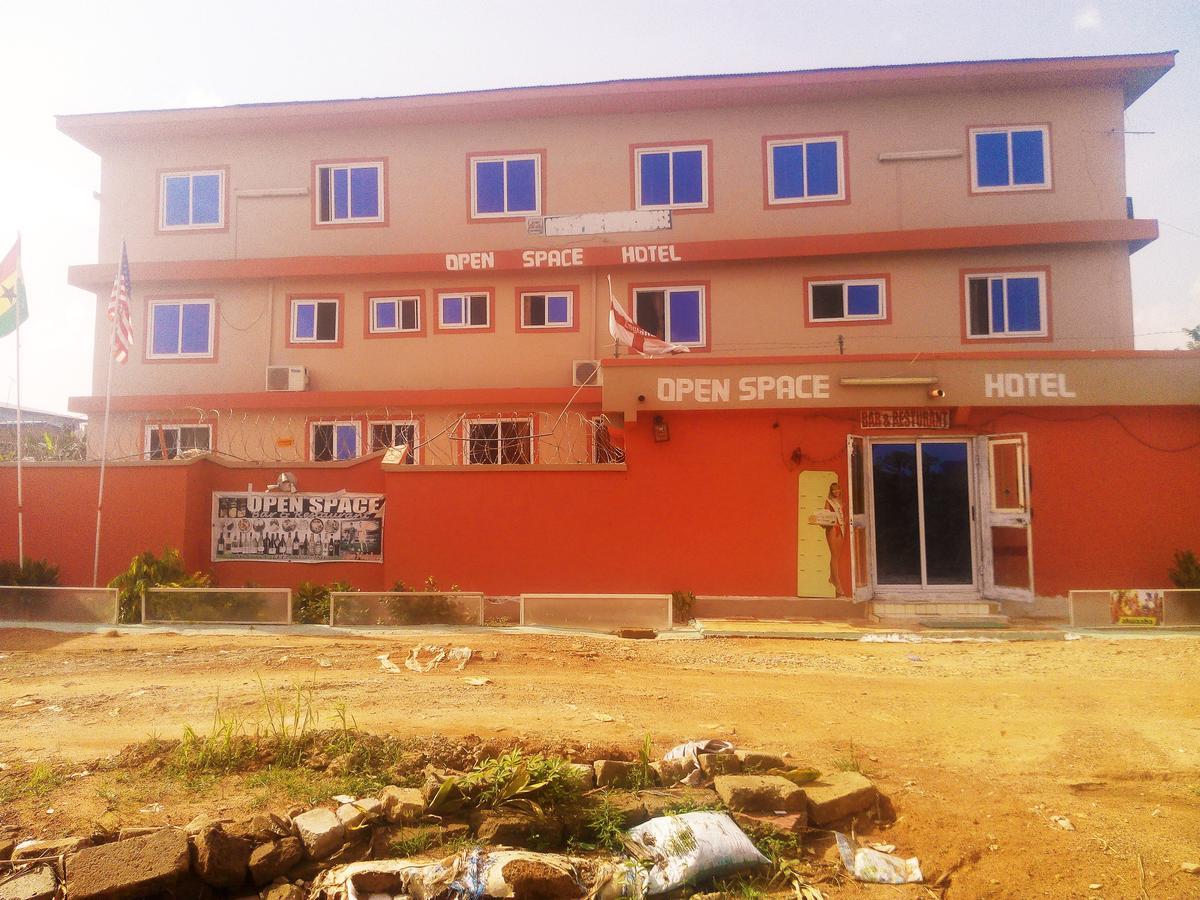 Open Space Hotel Kumasi Extérieur photo