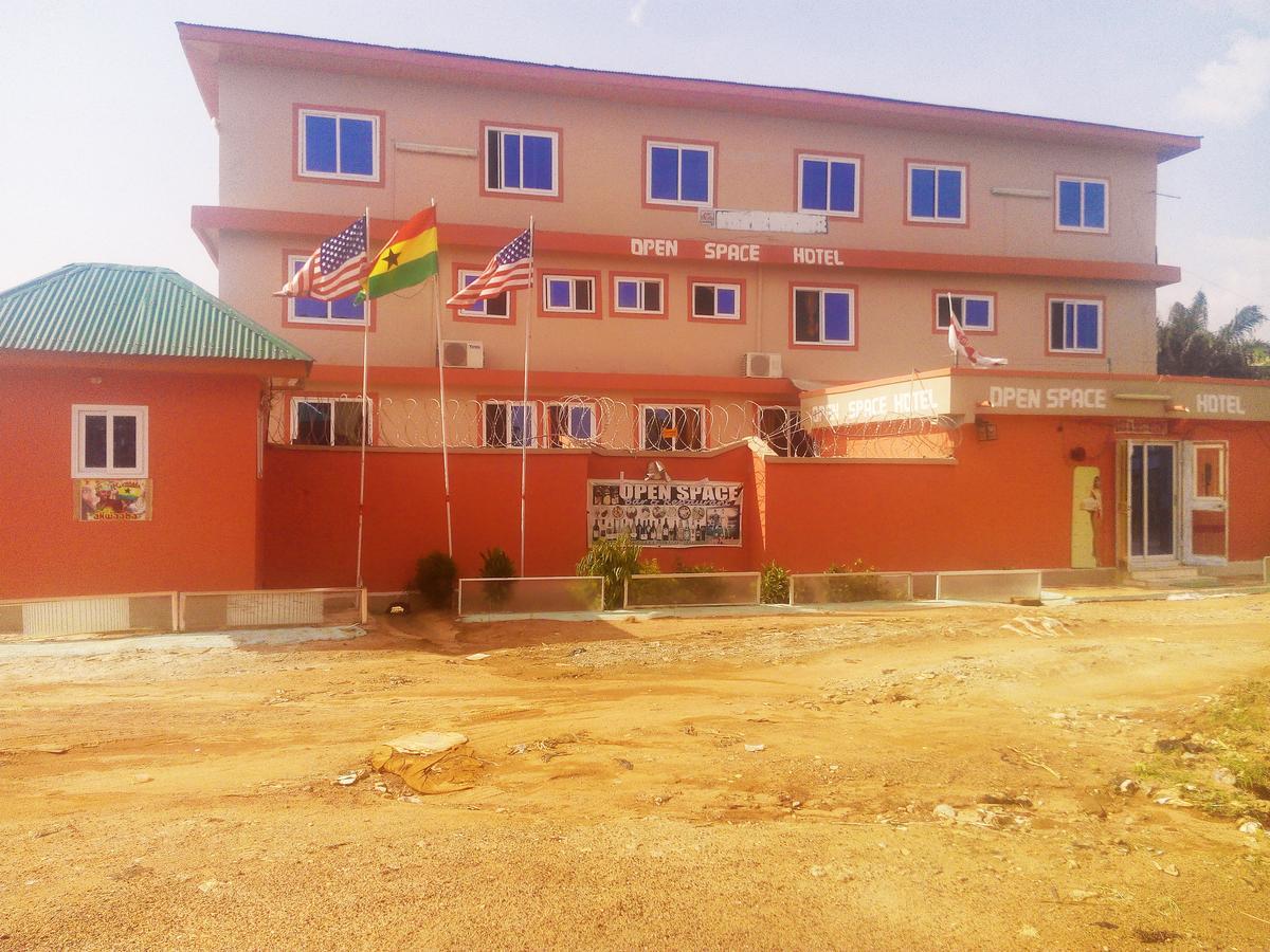 Open Space Hotel Kumasi Extérieur photo
