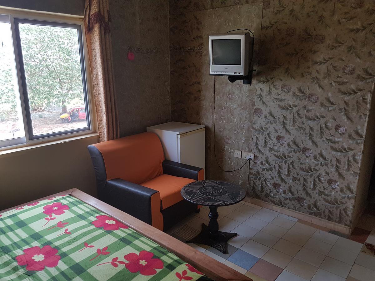 Open Space Hotel Kumasi Extérieur photo